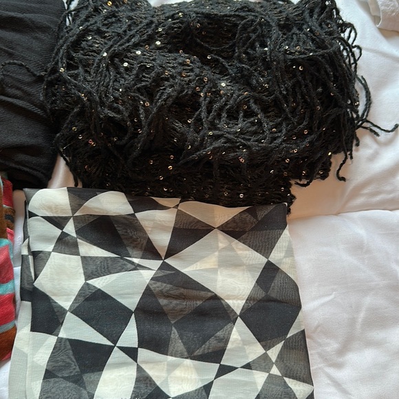 16 asst scarfs - Picture 16 of 16